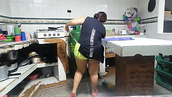 Uma Mãe Amadora Se Entrega À Dupla Penetração Com Seu Enteado.